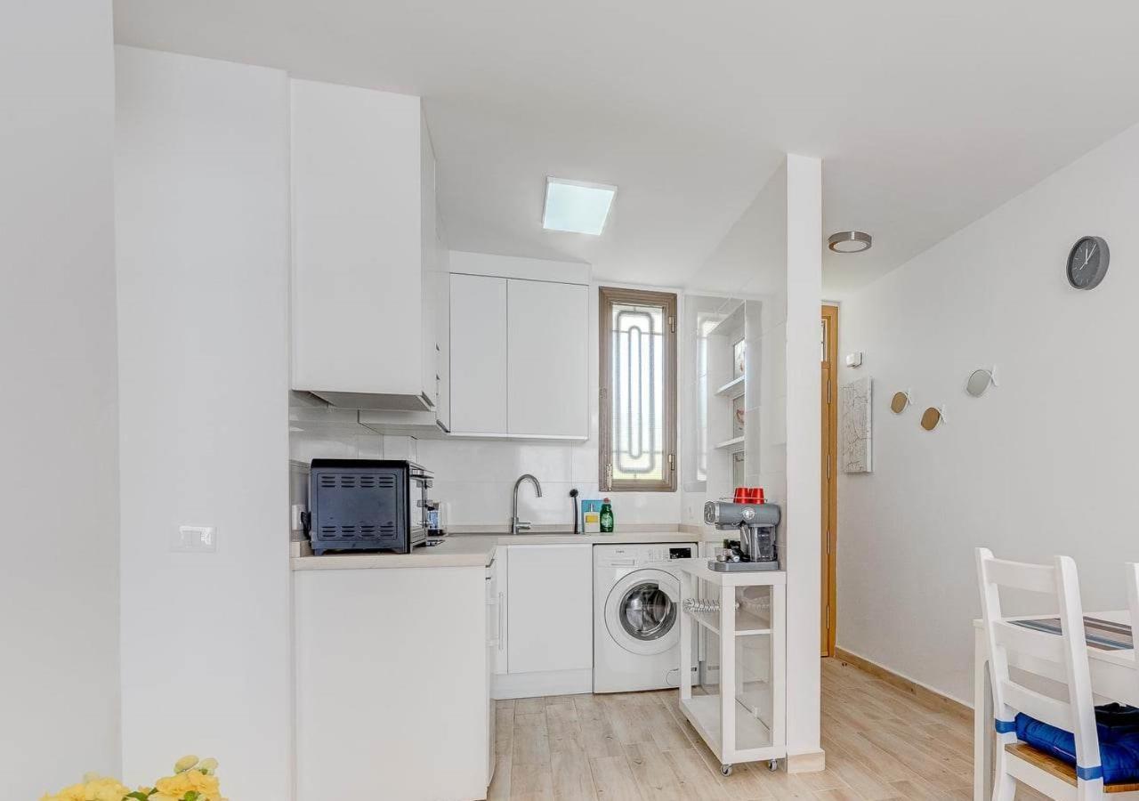 Stylish Flat And Pool With 3 Rooms, Sleeps 6, Los Cristianos Los Cristianos  Exteriör bild